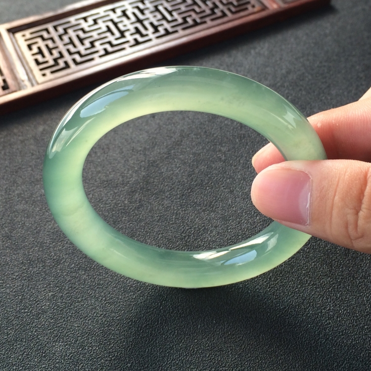 (超值推荐)冰种晴水圆条手镯(56.8mm)