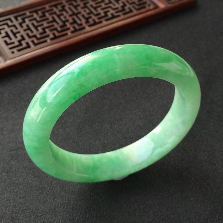 (超值推荐)糯冰种飘翠手镯(57.8mm)