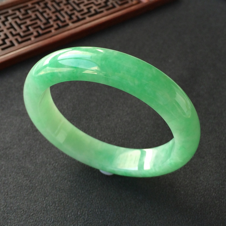 (超值推荐)糯冰种飘翠手镯(57.8mm)