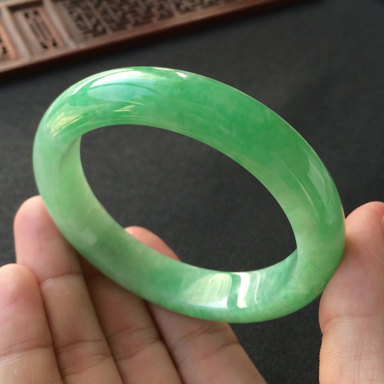 (超值推荐)糯冰种飘翠手镯(57.8mm)