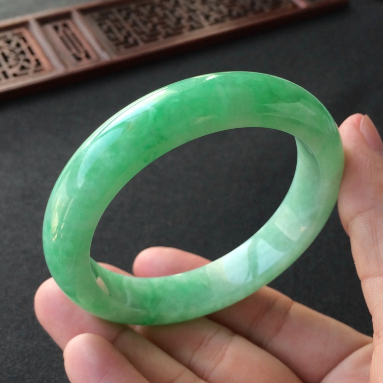 (超值推荐)糯冰种飘翠手镯(57.8mm)