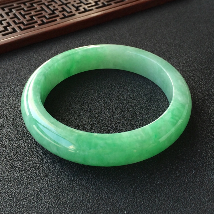 (超值推荐)糯冰种飘翠手镯(57.8mm)