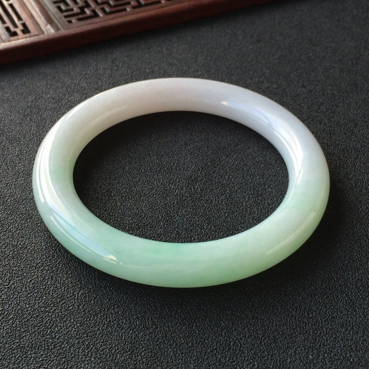 (超值推荐)糯冰种晴水略飘翠圆条手镯(58.5mm)