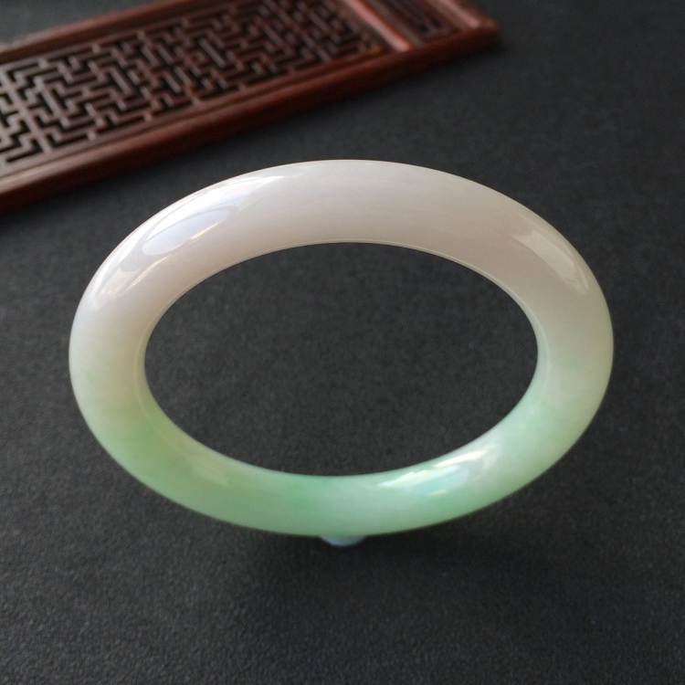 (超值推荐)糯冰种晴水略飘翠圆条手镯(58.5mm)