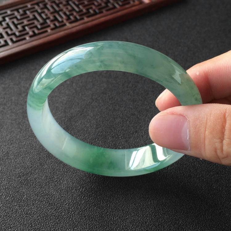 (超值推荐)冰种飘花手镯(56.3mm)