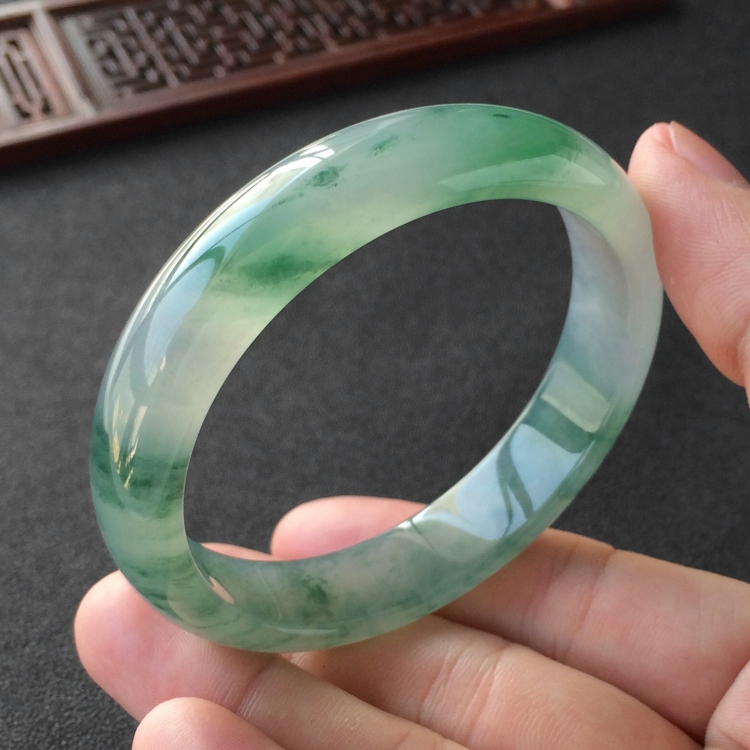 (超值推荐)冰种飘花手镯(56.3mm)