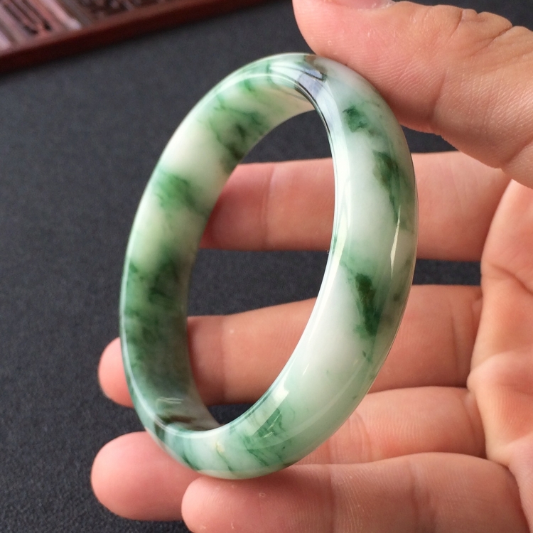 (超值推荐)糯冰种飘花手镯(56.4mm)