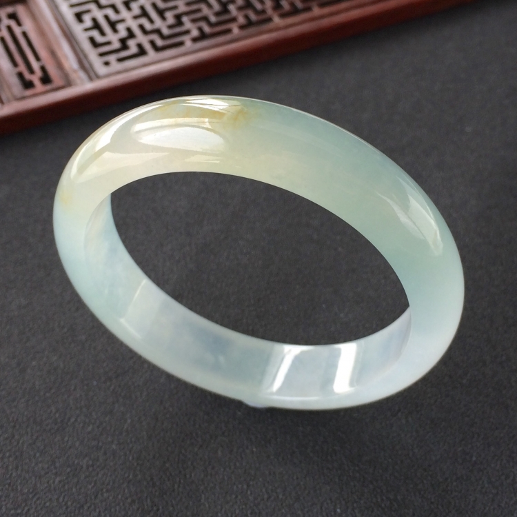 (超值推荐)冰种晴水略带黄翡手镯(57.2mm)