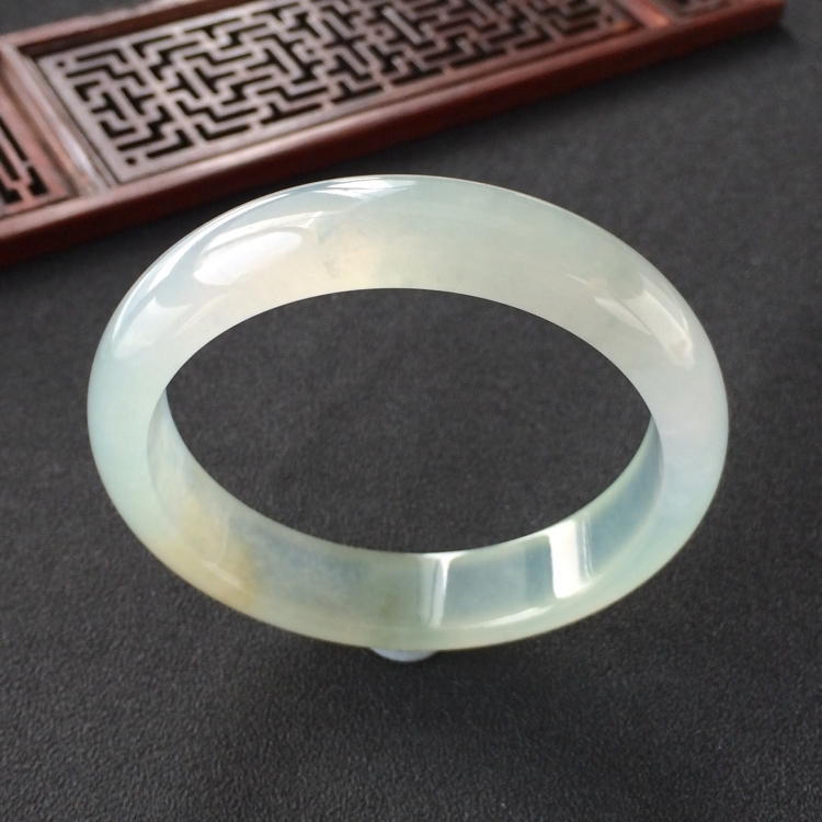 (超值推荐)冰种晴水略带黄翡手镯(57.2mm)