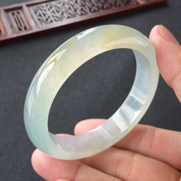 (超值推荐)冰种晴水略带黄翡手镯(57.2mm)