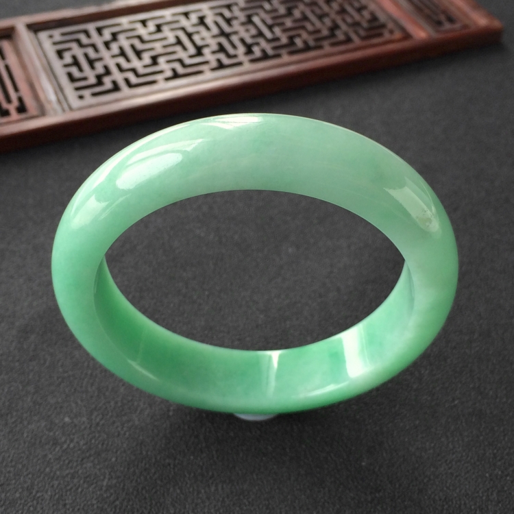 (超值推荐)糯冰种飘翠手镯(56mm)
