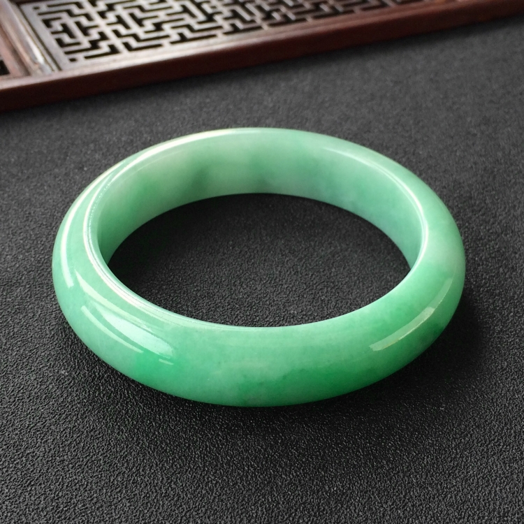 (超值推荐)糯冰种飘翠手镯(56mm)