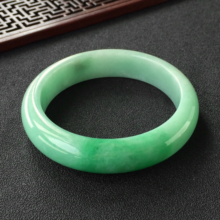 (超值推荐)糯冰种飘翠手镯(56.8mm)