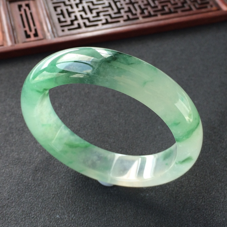 (超值推荐)冰种飘花手镯(57mm)