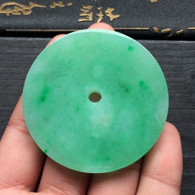 （超值推荐）糯冰种豆色略飘翠平安扣挂件