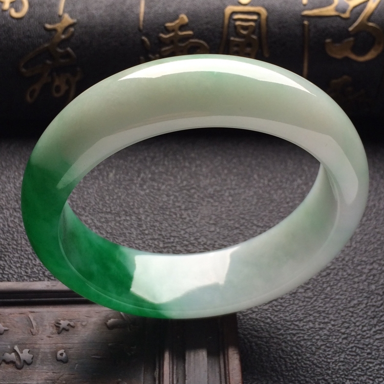 （超值推荐）糯冰种阳绿手镯（58mm）