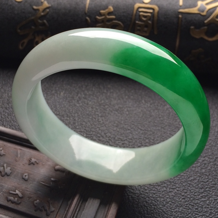（超值推荐）糯冰种阳绿手镯（58mm）
