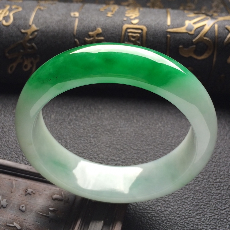 （超值推荐）糯冰种阳绿手镯（58mm）