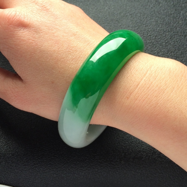 （超值推荐）糯冰种阳绿手镯（58mm）