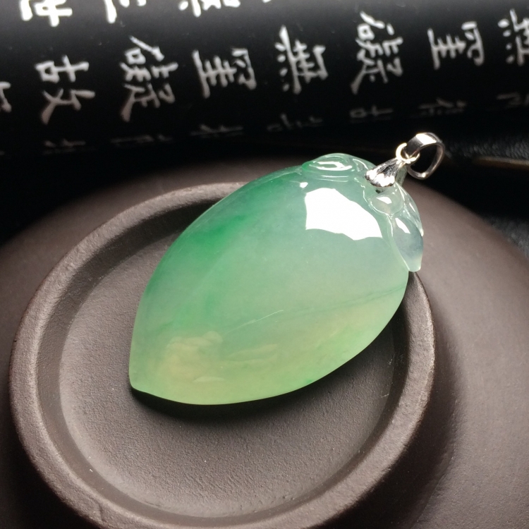 （超值推荐）冰种飘翠寿桃挂件（金扣）