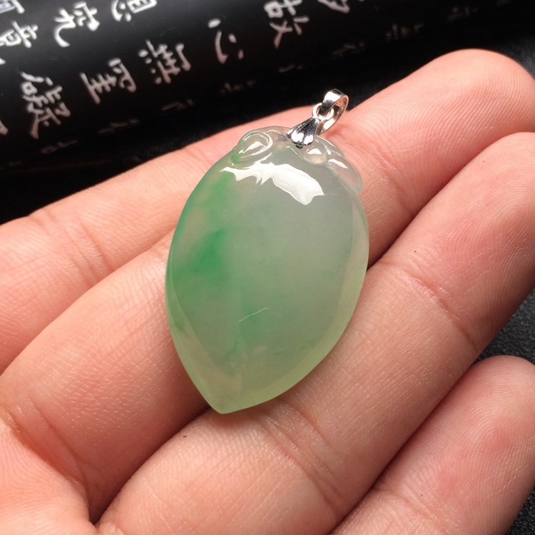 （超值推荐）冰种飘翠寿桃挂件（金扣）