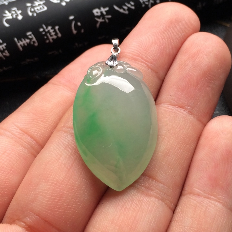 （超值推荐）冰种飘翠寿桃挂件（金扣）