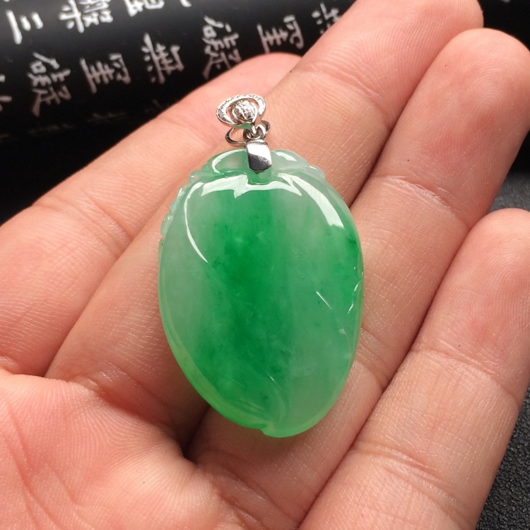 （超值推荐）冰种飘翠福瓜挂件（金扣）