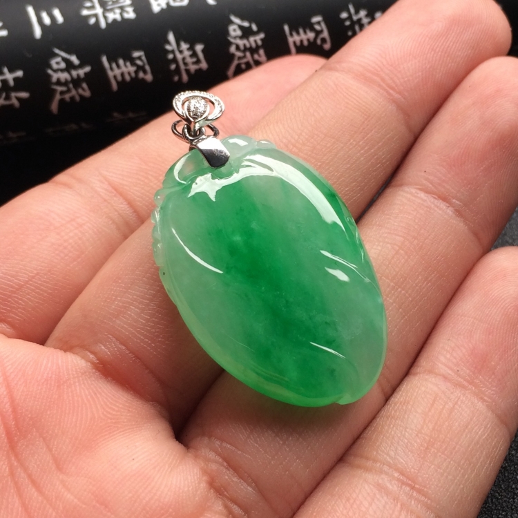 （超值推荐）冰种飘翠福瓜挂件（金扣）