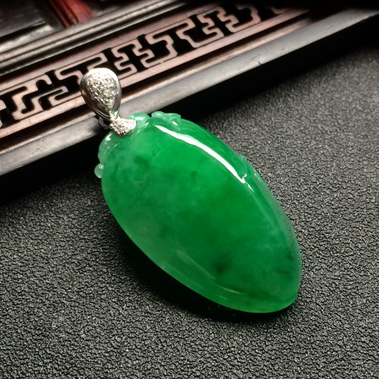 （超值推荐）冰种飘翠福瓜挂件（金扣）