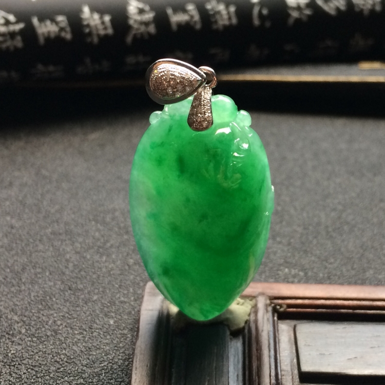 （超值推荐）冰种飘翠福瓜挂件（金扣）