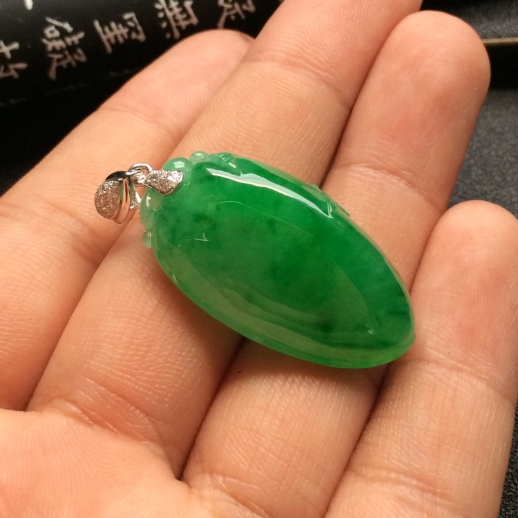 （超值推荐）冰种飘翠福瓜挂件（金扣）