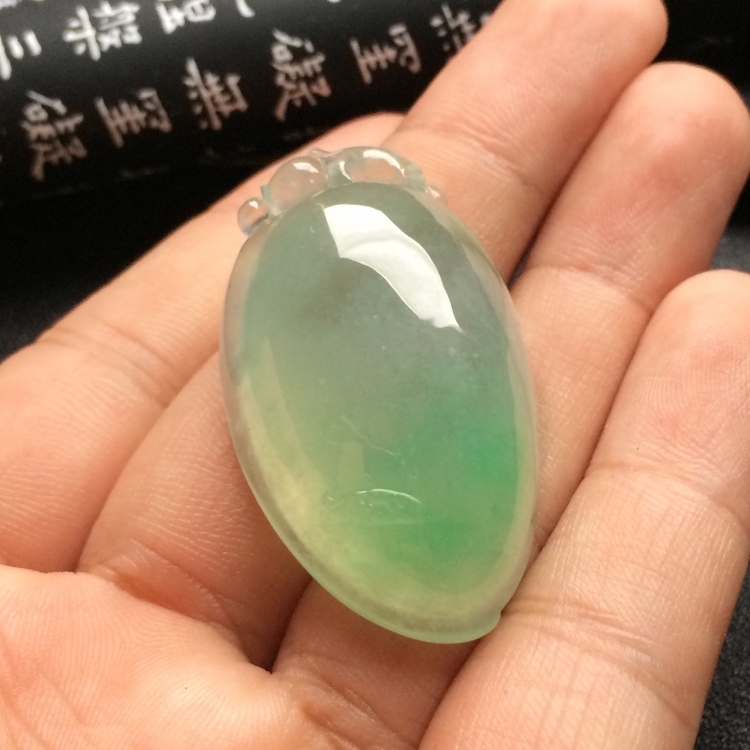 （超值推荐）冰种略飘翠福瓜挂件