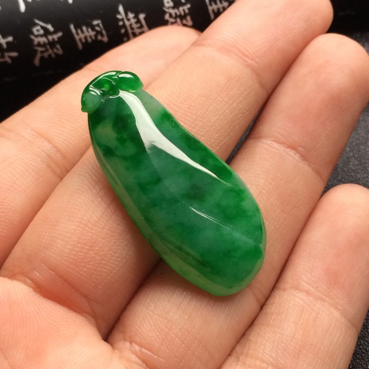 （超值推荐）糯冰种阳绿福瓜挂件