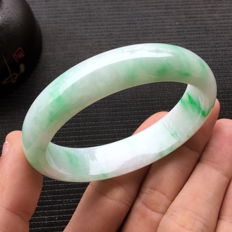 (超值推荐)糯冰种飘翠手镯(55.9mm)