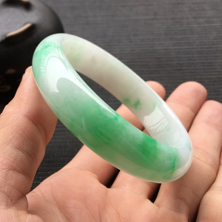 (超值推荐)糯冰种飘翠手镯(56.8mm)