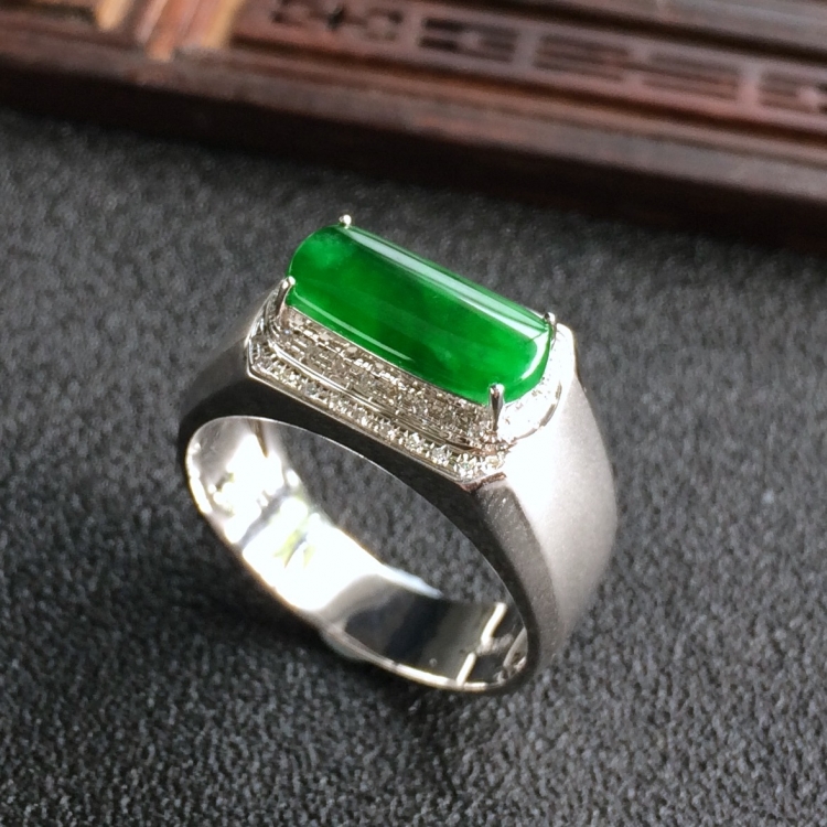 (超值推荐)冰种翠色镶白金钻石戒指