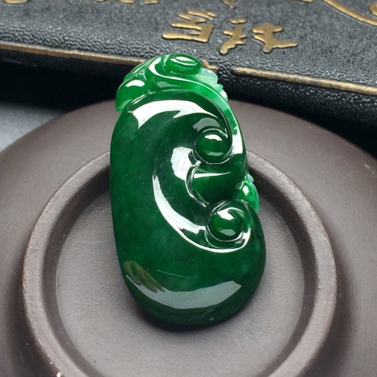 （超值推荐）糯冰种浓绿如意挂件