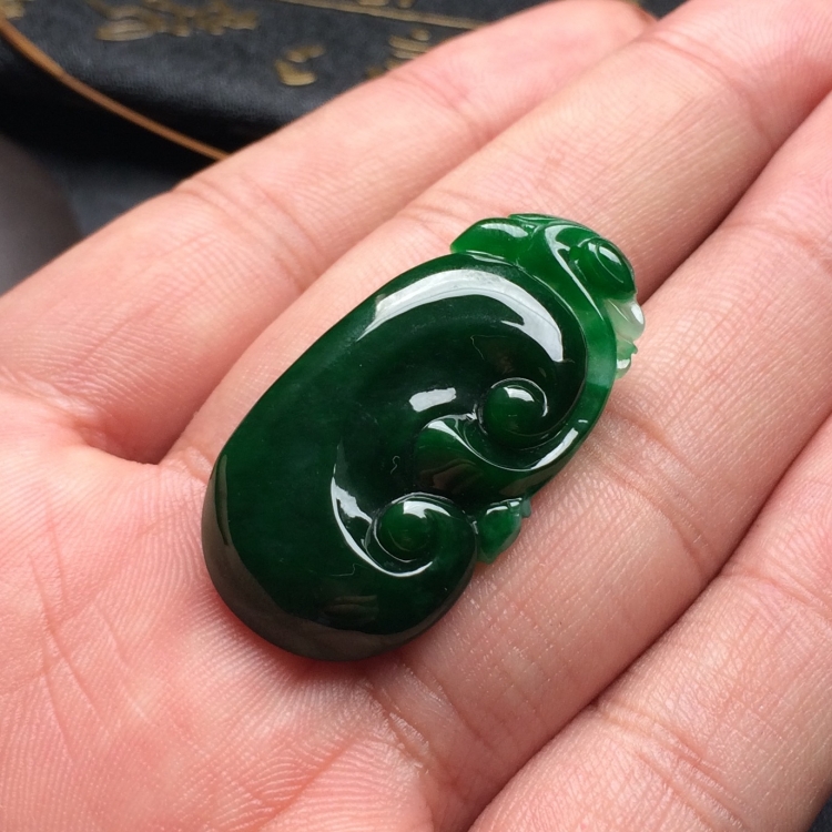 （超值推荐）糯冰种浓绿如意挂件