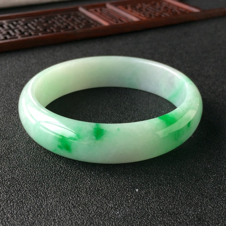 (超值推荐)糯冰种飘翠手镯(59.4mm)