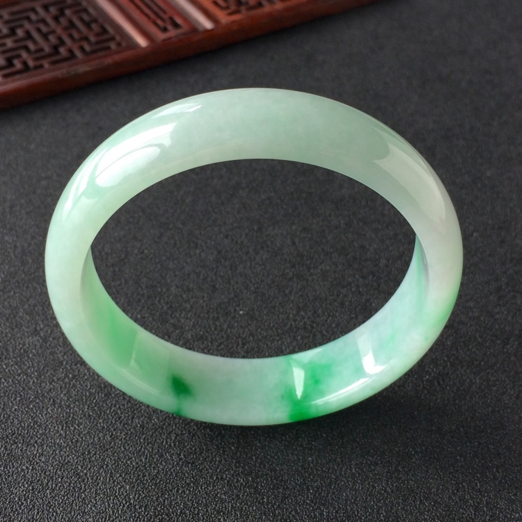 (超值推荐)糯冰种飘翠手镯(59.4mm)
