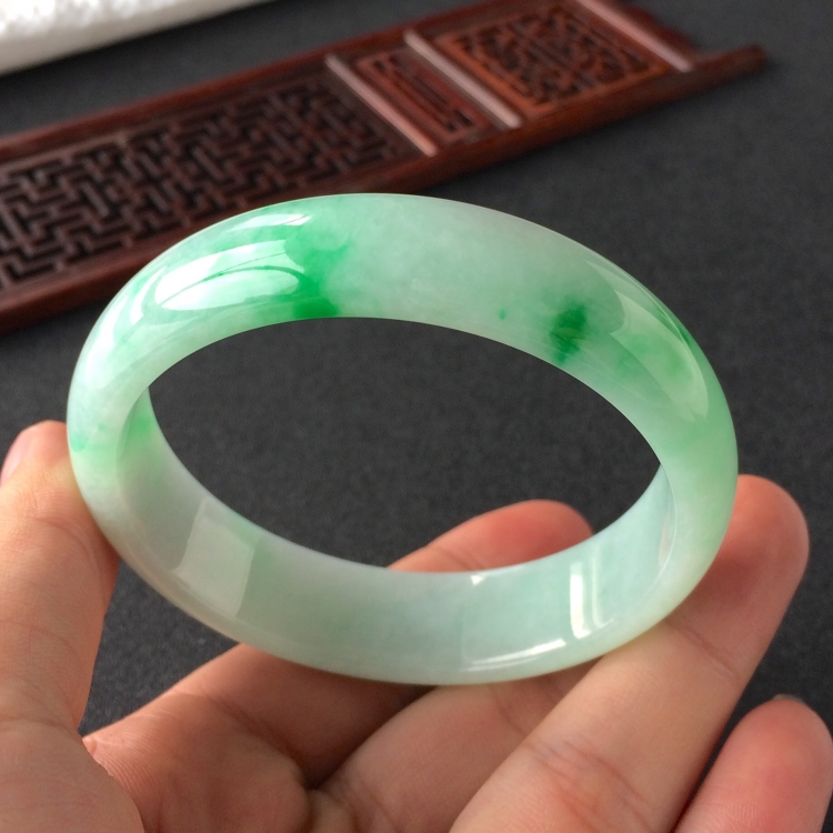 (超值推荐)糯冰种飘翠手镯(59.4mm)