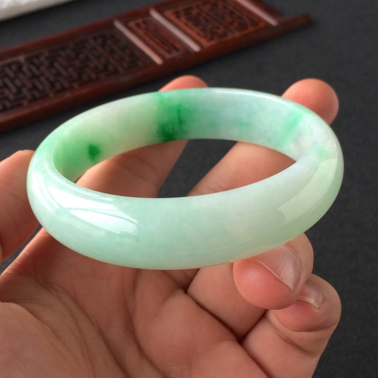 (超值推荐)糯冰种飘翠手镯(59.4mm)