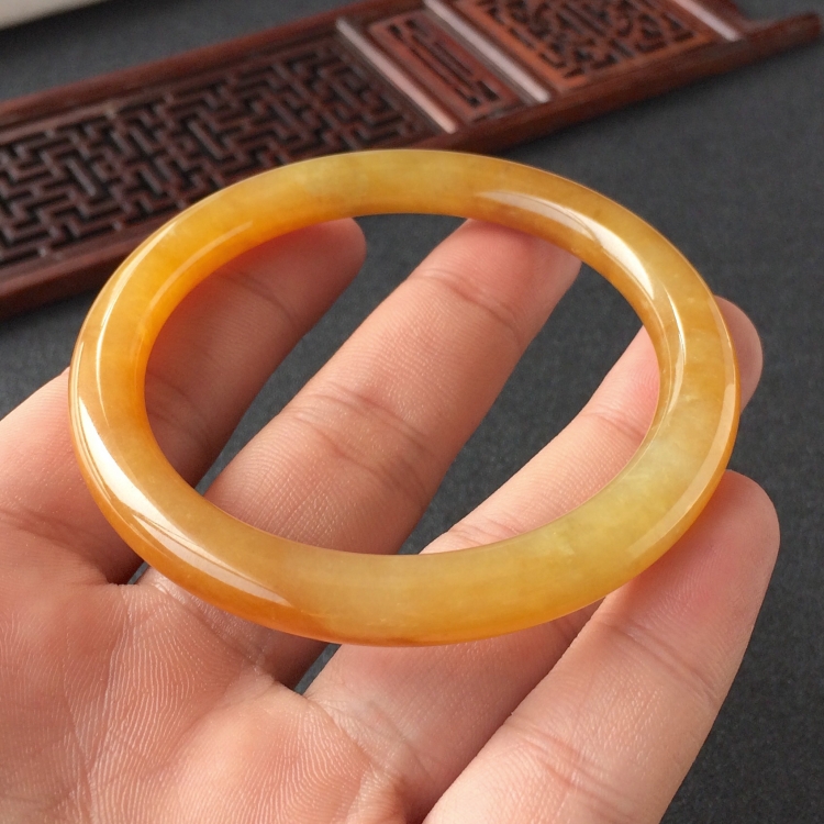 (超值推荐)糯冰种黄翡圆条手镯(55.1mm)