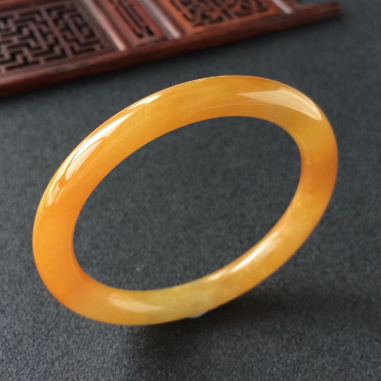 (超值推荐)糯冰种黄翡圆条手镯(55.1mm)
