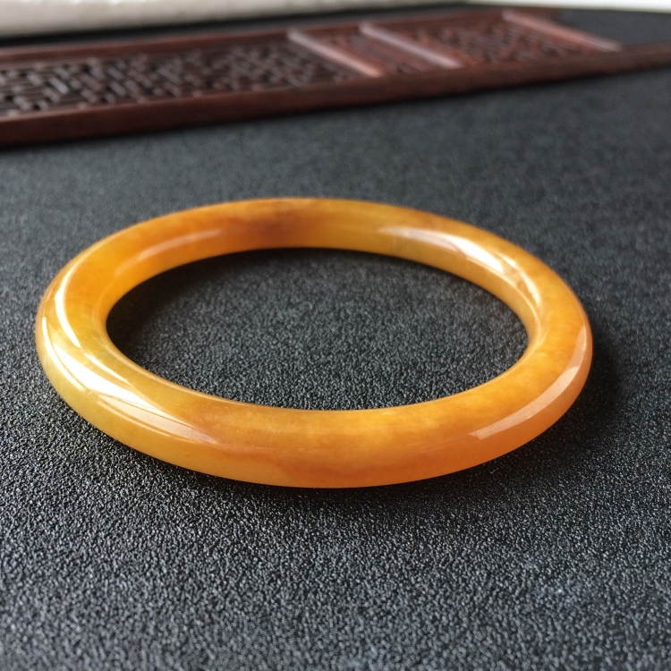 (超值推荐)糯冰种黄翡圆条手镯(55.1mm)