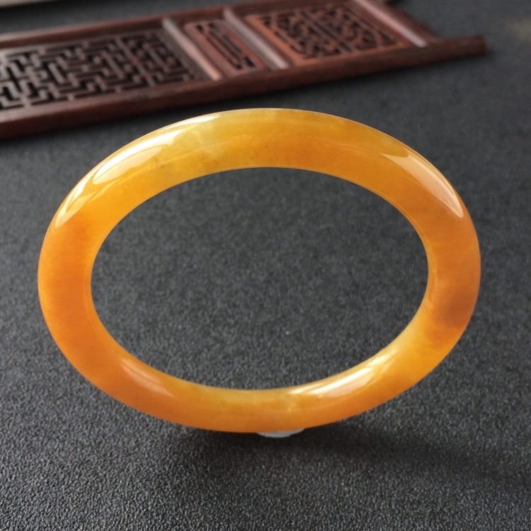 (超值推荐)糯冰种黄翡圆条手镯(55.1mm)