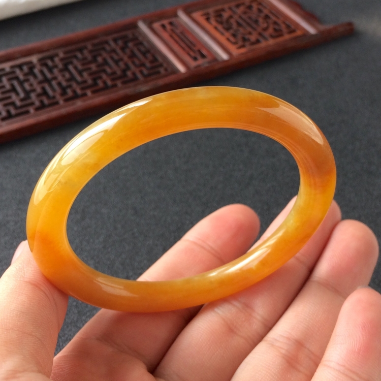 (超值推荐)糯冰种黄翡圆条手镯(55.1mm)