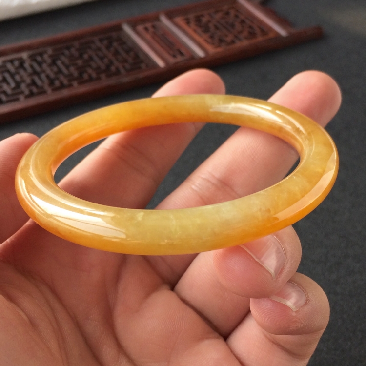 (超值推荐)糯冰种黄翡圆条手镯(55.1mm)