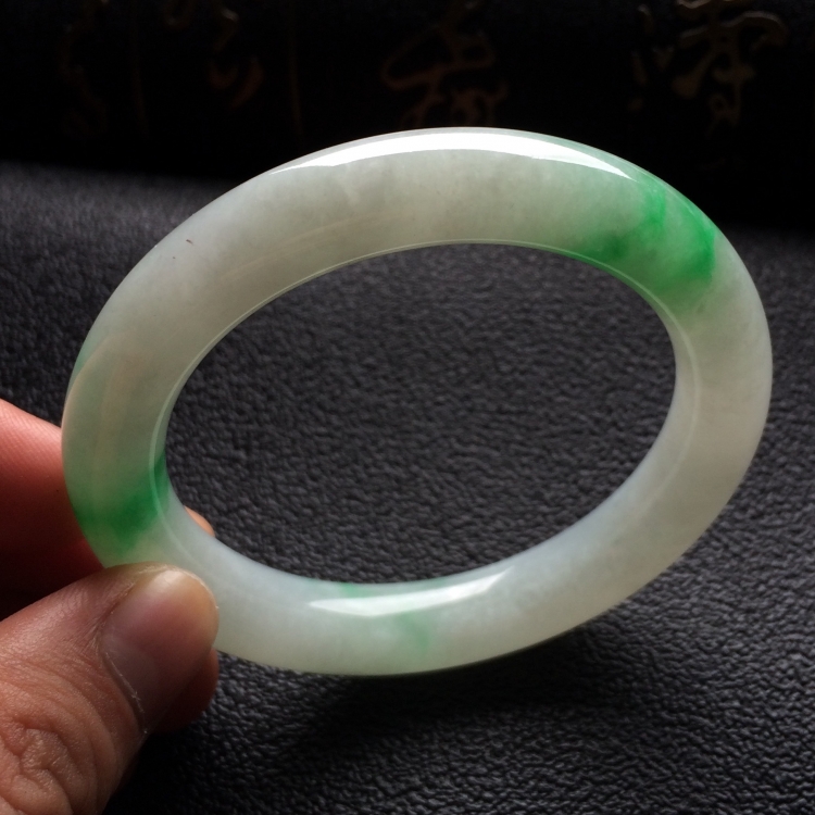 （超值推荐）糯冰种飘翠圆条手镯（54mm）