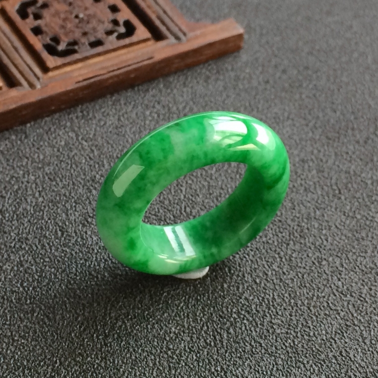 (超值推荐)糯冰种飘翠指环